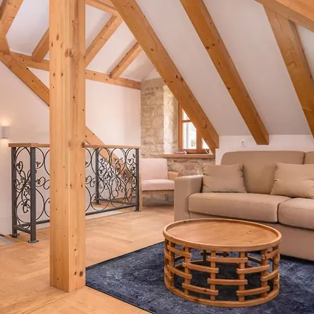 Oleander Трогир