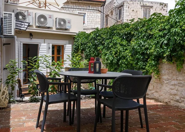 Oleander * Трогир